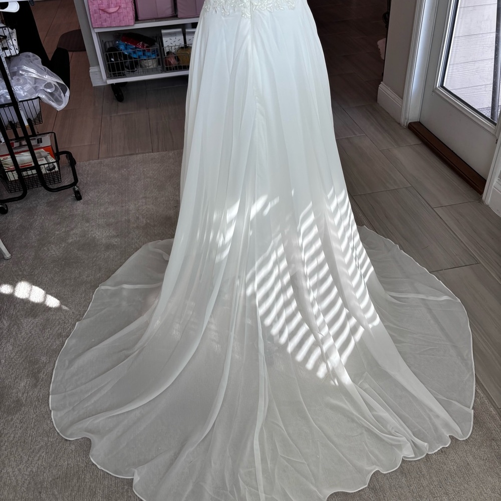 NEW White Wedding Dress with Appliques Speghetti Straps Size: M/8 - Picture 10 of 14